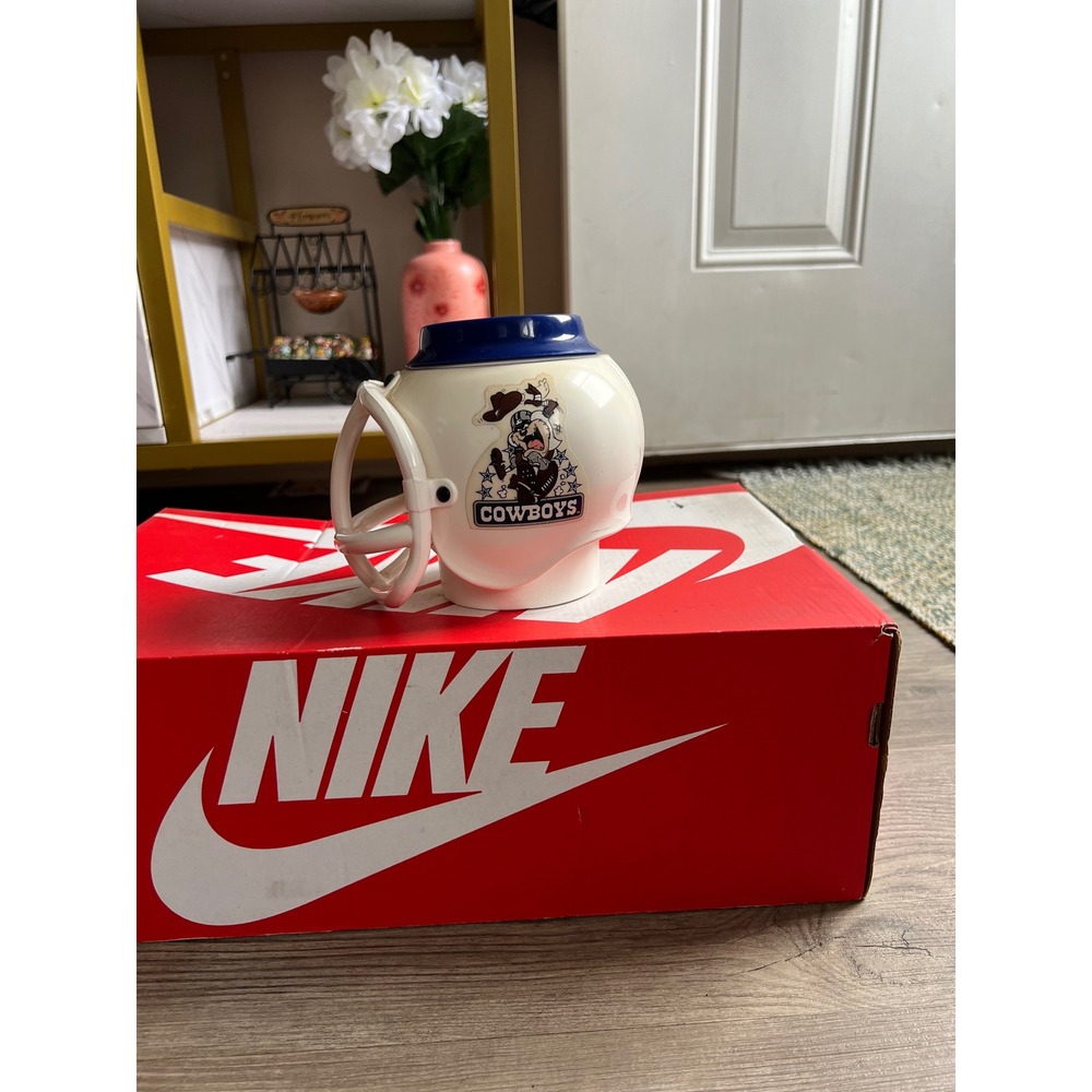 Vintage 1991 Dallas Cowboys Looney Tunes Taz Football Helmet Mug